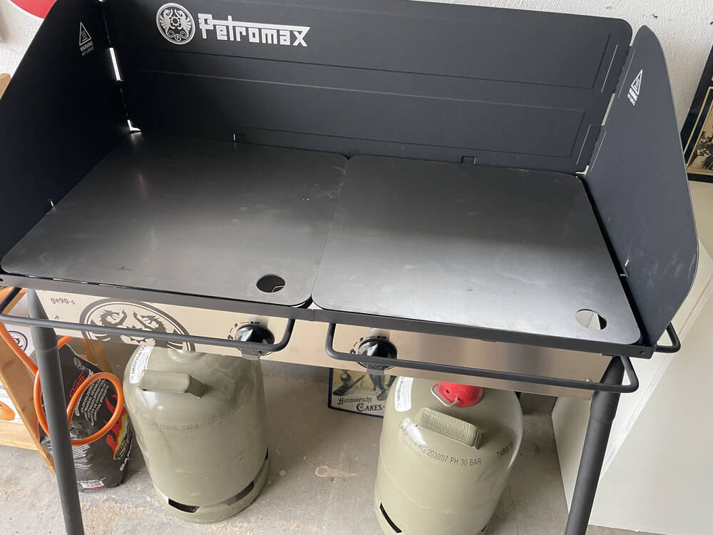 Gastisch Metallabdeckung