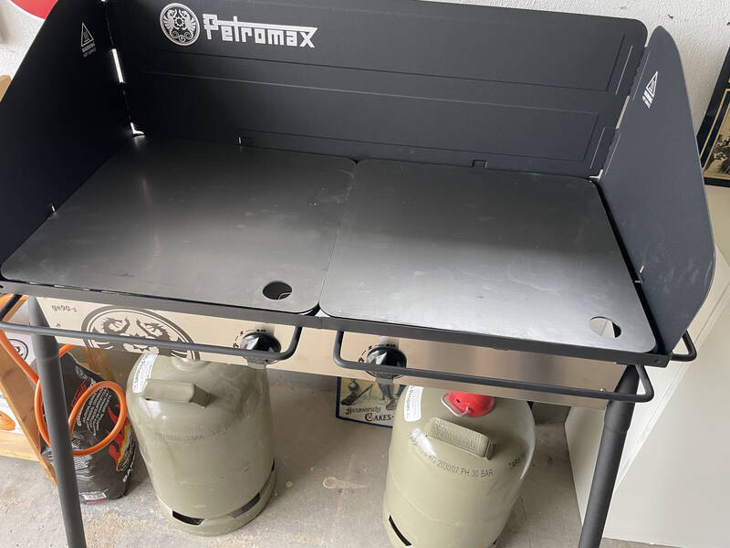 Gastisch Metallabdeckung