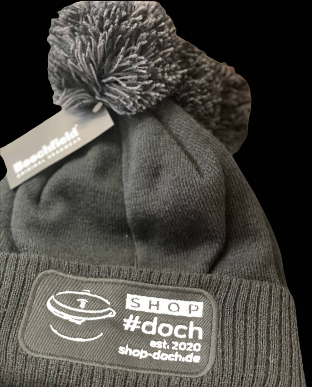"Beechfield" Wintermütze(n) mit Patch in verschiedenen Modellen Schwarz mit Patch & Bommel