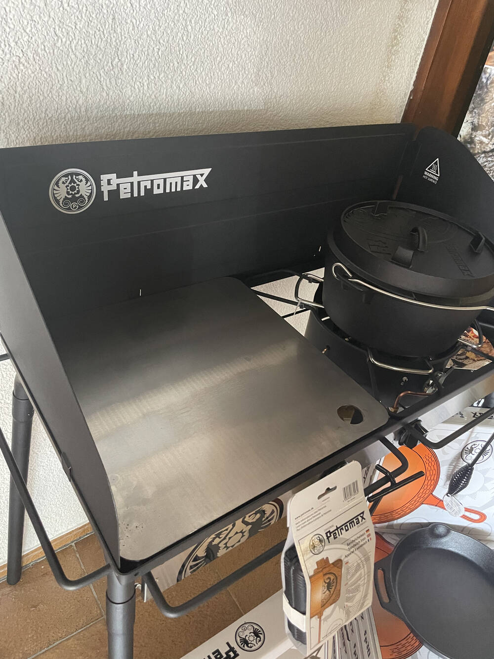 Gastisch Metallabdeckung