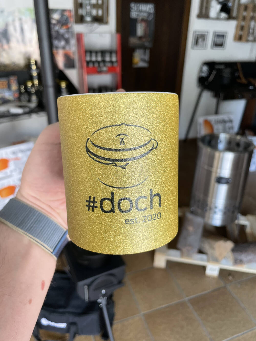 Kaffeebecher mit #doch-Logo Rosa