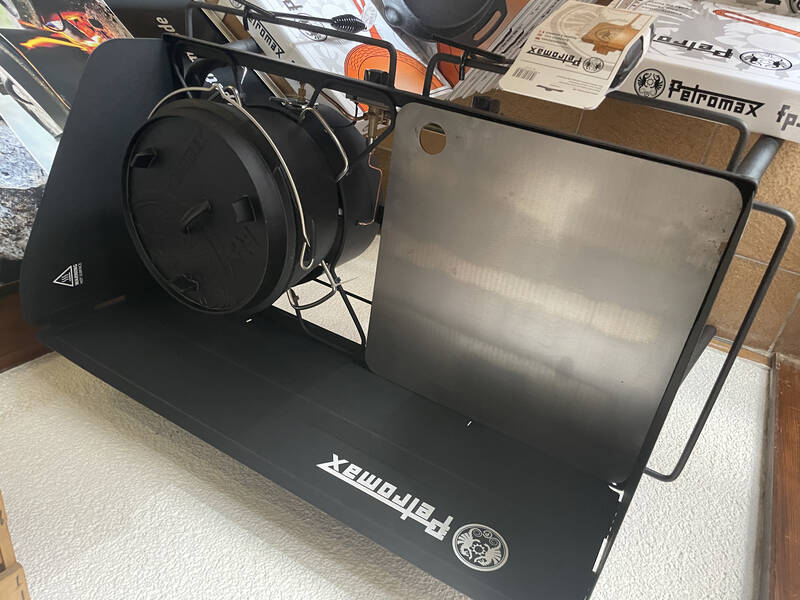 Gastisch Metallabdeckung