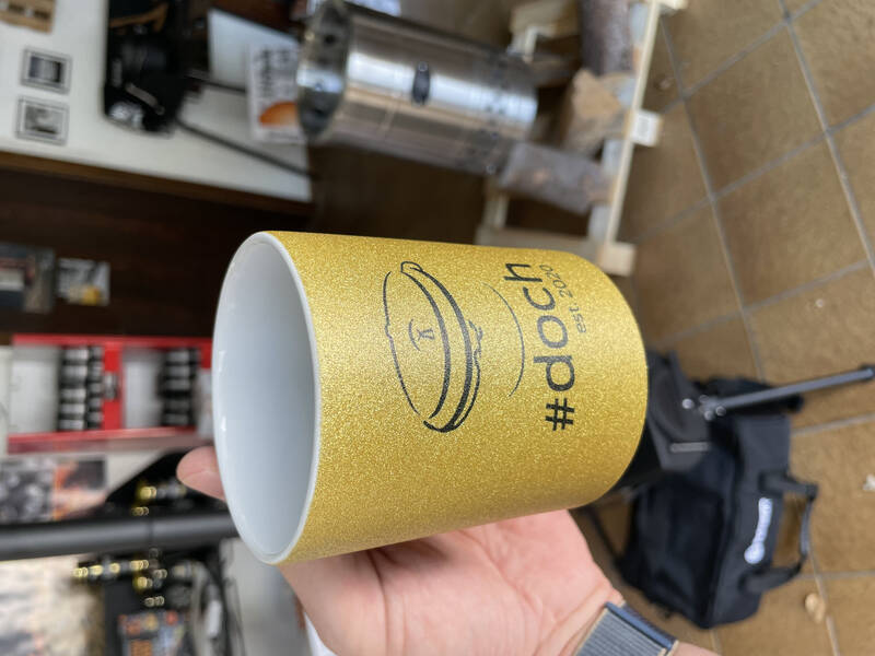 Glitzer-Kaffeebecher Gold Kaffeebecher mit #doch-Logo Rosa