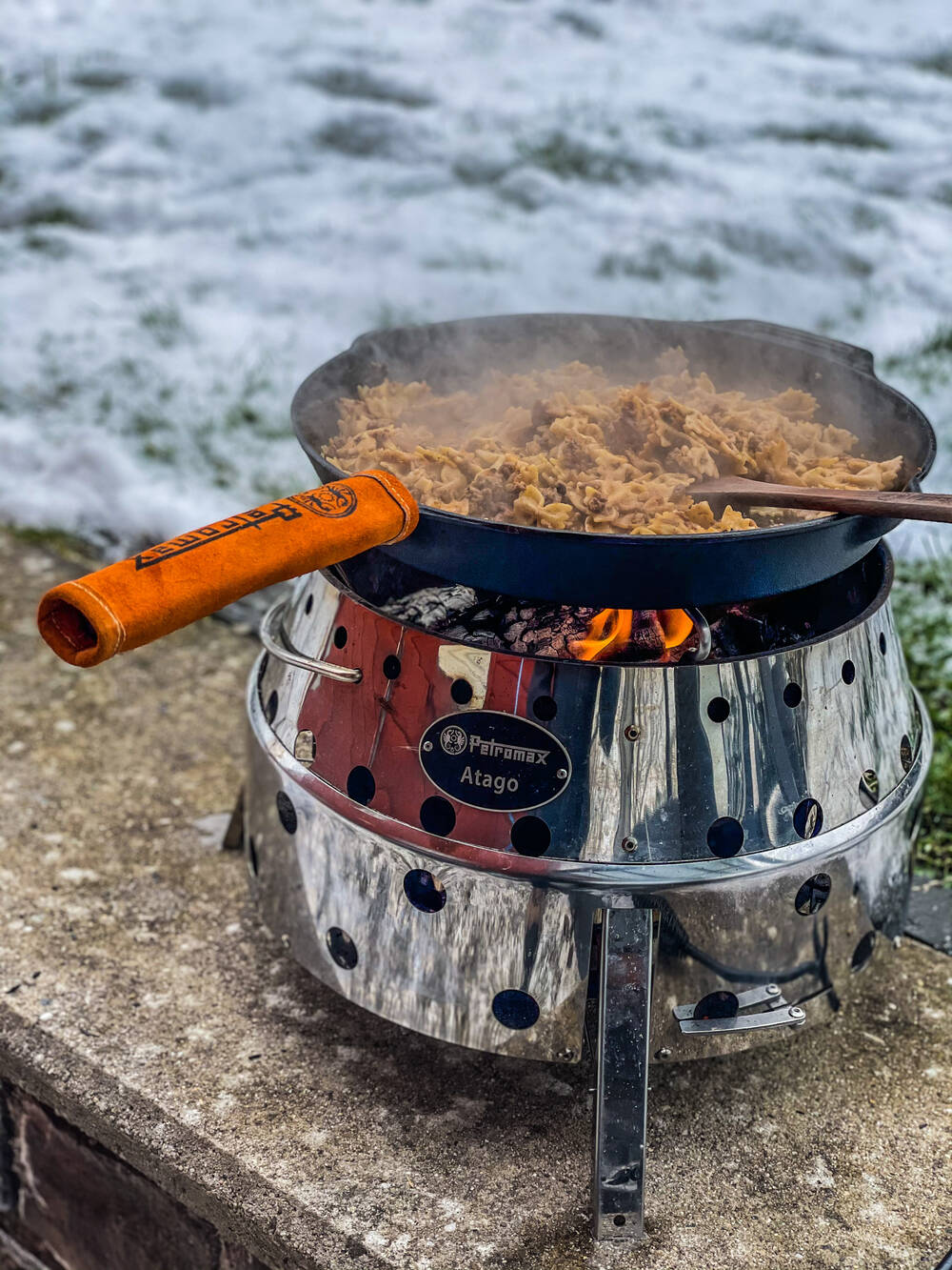 Petromax Feuerpfanne mit Stiel / verschiedene Größen